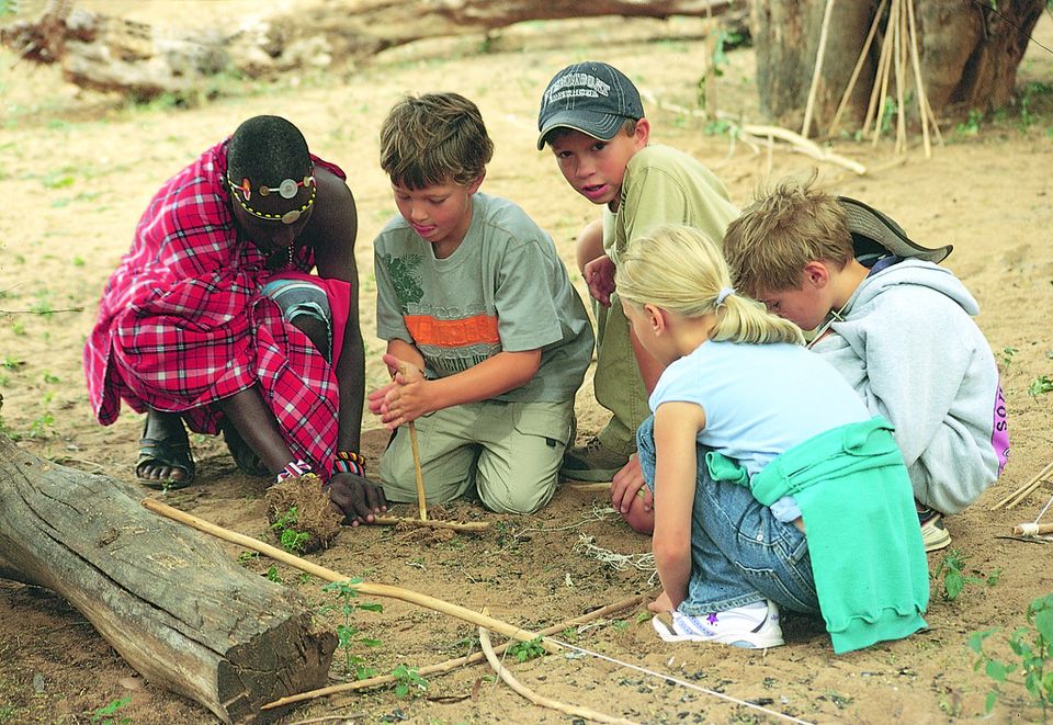 Kenia Activiteiten Heritage Adventures Club masai kinderen 1.jpg - Jambo Safari Club