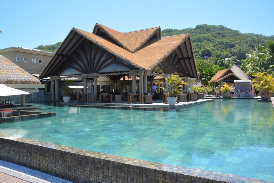 Seychellen La Digue Le Domaine de LOrangeraie zwembad LB.JPG - Jambo Safari Club