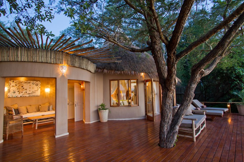 Zambia Livingstone Tongabezi River Cottages exterior terras T 2.jpg - Jambo Safari Club