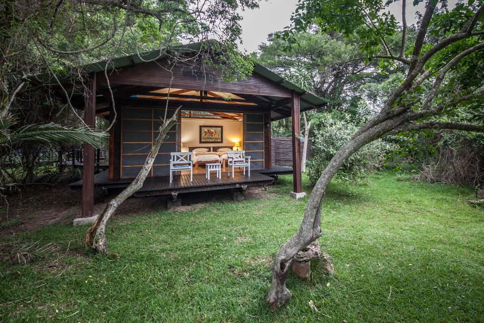 Zuid Afrika St Lucia Makakatana Bay Lodge Exterior Standaard Kamer WE.jpg - Jambo Safari Club