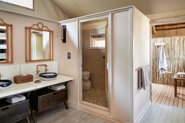 Botswana Savuti Belmond Savute Elephant Lodge kamer interieur badkamer BM.jpg - Jambo Safari Club