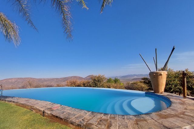 Kaokoland Opuwo Country Hotel Zwembad WE.jpg - Jambo Safari Club