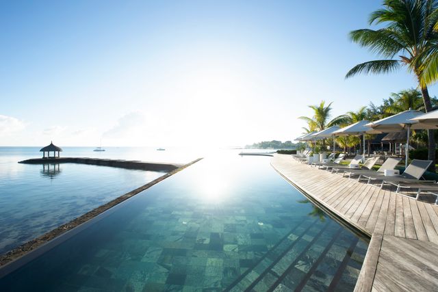 Mauritius Grand Gaube Paul et Virginie Exterior Zwembad VR.jpg - Jambo Safari Club
