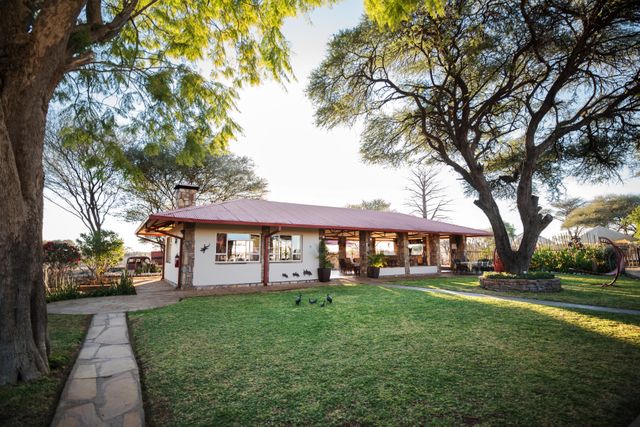 Namibie Bushmanland Dornhuegel Guest Farm Exterior Main Building WE.jpg - Jambo Safari Club