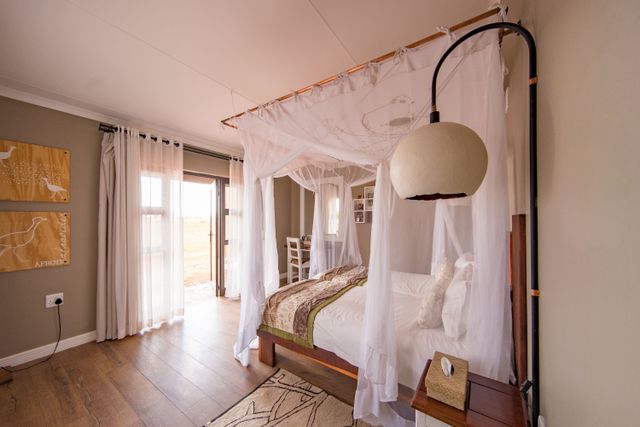 Namibie Kalahari Anib Kalahari Lodge Comfort Kamer Interior GCN 807deda7.jpg - Jambo Safari Club