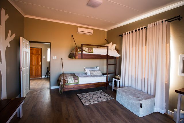 Namibie Kalahari Anib Kalahari Lodge Familie Comfort Kamer Interior GCN.jpg - Jambo Safari Club