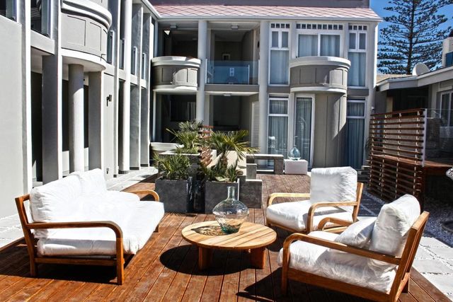 Namibie Swakopmund Swakopmund Luxury Suites Exterior Terras WS.jpg - Jambo Safari Club