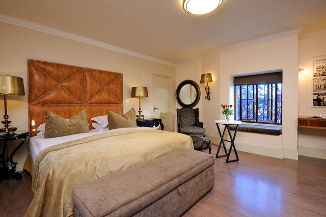 Namibie Windhoek Heinitzburg Hotel Standaard Deluxe Kamer WE.jpg - Jambo Safari Club