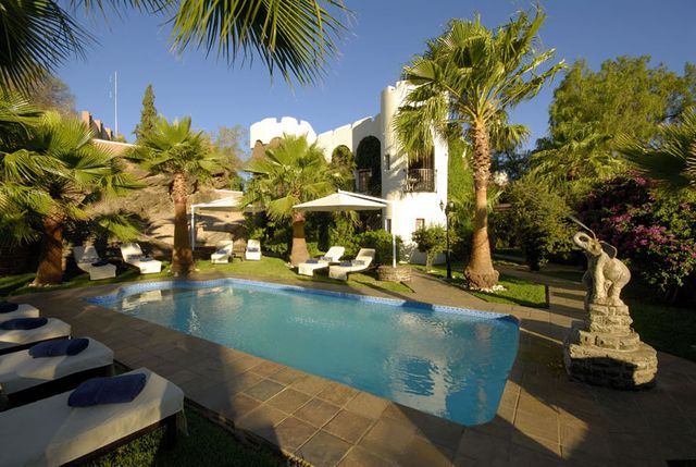 Namibie Windhoek Heinitzburg Hotel Zwembad WS.jpg - Jambo Safari Club