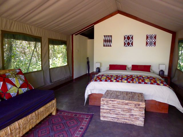 Rwanda Akagera Ruzizi Tented Lodge standaard tent interieur KS.jpg - Jambo Safari Club