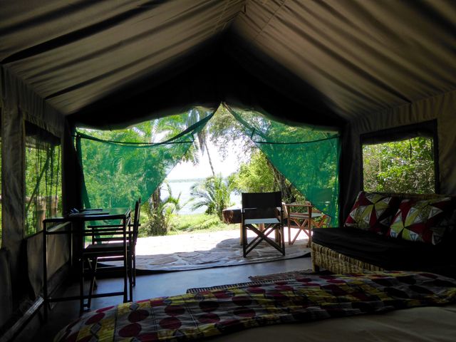 Rwanda Akagera Ruzizi Tented Lodge standaard tent uitzicht KS.jpg - Jambo Safari Club