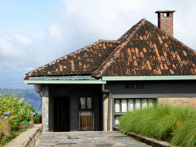 Rwanda Nyungwe Forest Top View Hill Hotel kamer exterieur KS 2.jpg - Jambo Safari Club