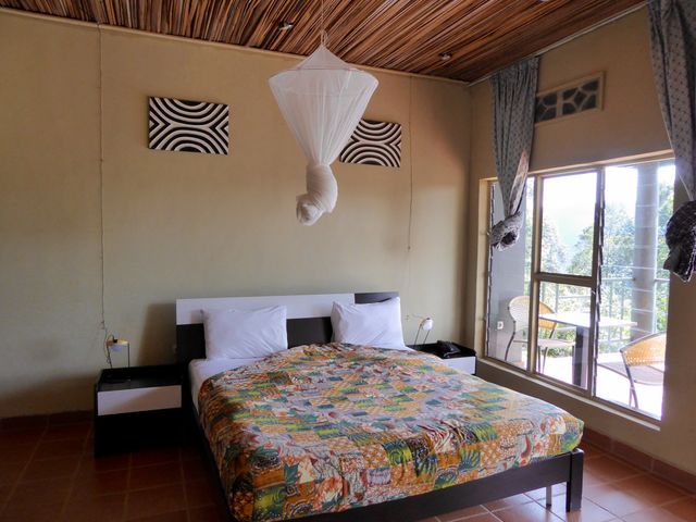 Rwanda Nyungwe Forest Top View Hill Hotel kamer interieur KS 1.jpg - Jambo Safari Club