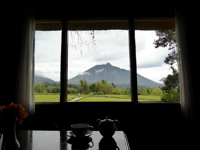 Rwanda Volcanoes National Park Mountain Gorilla View Lodge uitzicht kamer KS.jpg - Jambo Safari Club