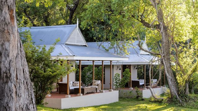 Zambia Lower Zambezi Baines River Camp Explorer Suites exterieur ZGH.jpg - Jambo Safari Club