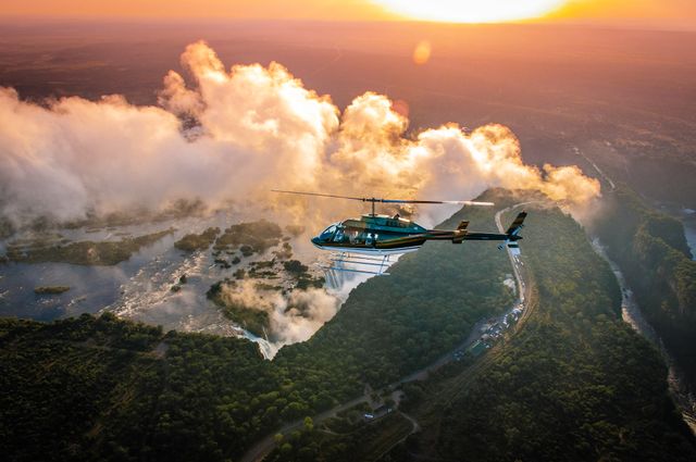 Zimbabwe Activiteiten Victoria watervallen helikopter.jpg - Jambo Safari Club