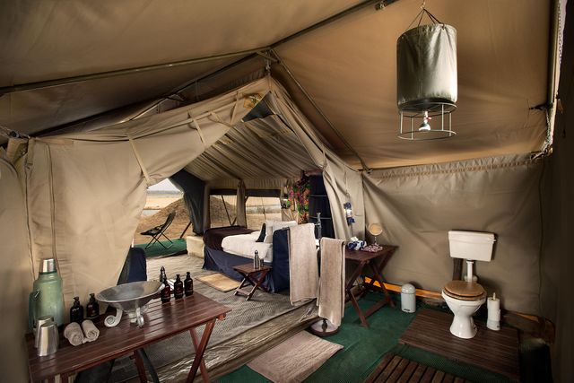 Zimbabwe Mana Pools Zambezi Expeditions tent badkamer interieur WE.jpg - Jambo Safari Club