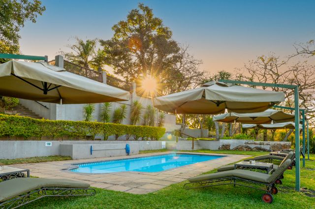 Zuid Afrika Hazyview Chestnut Country Lodge Zwembad CCL.jpg - Jambo Safari Club