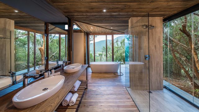 Zuid Afrika Kariega Game Reserve Settlers Drift Interior Suite Badkamer WE.jpg - Jambo Safari Club