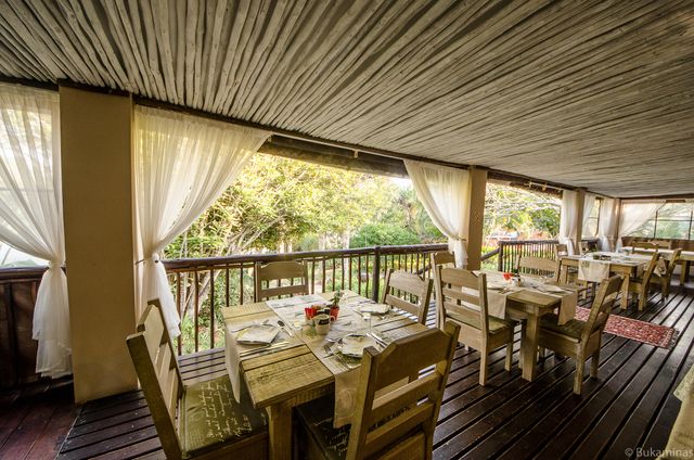 Zuid Afrika St Lucia Lidiko Lodge Exterior Restaurant Terras LL 89e3d54e.jpg - Jambo Safari Club