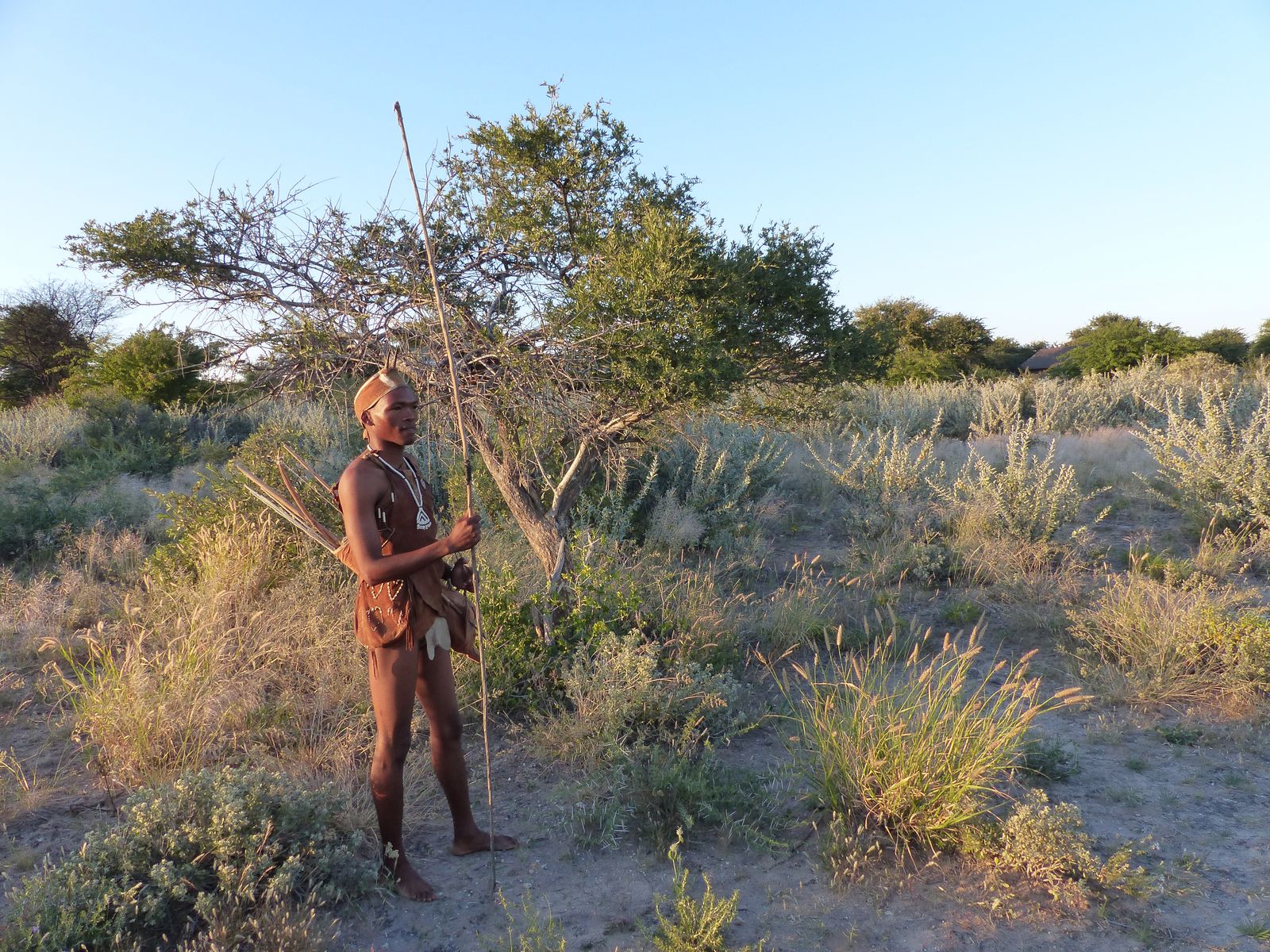 Botswana Central Kalahari Game Reserve Kalahari Plains Camp wandeling bushmen MT 1.JPG - Jambo Safari Club
