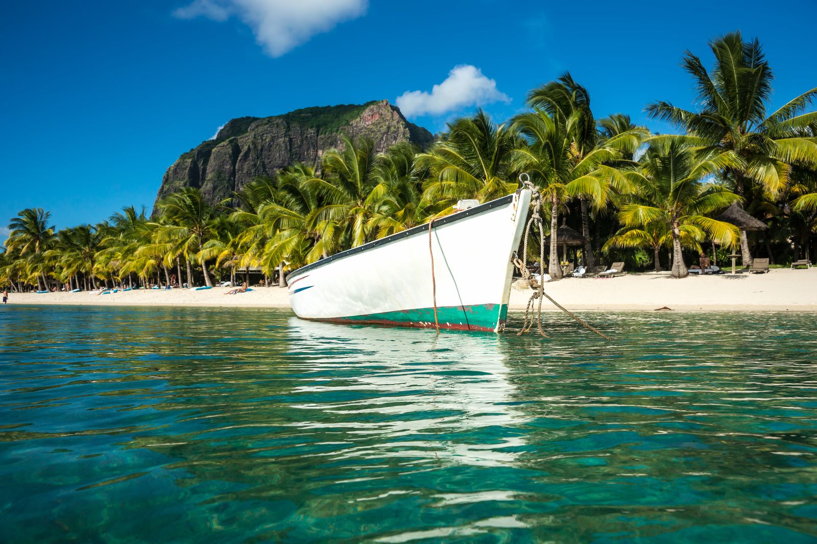 Mauritius Landschap Le Morne Brabant Bootje 398280769 SH.jpg - Jambo Safari Club