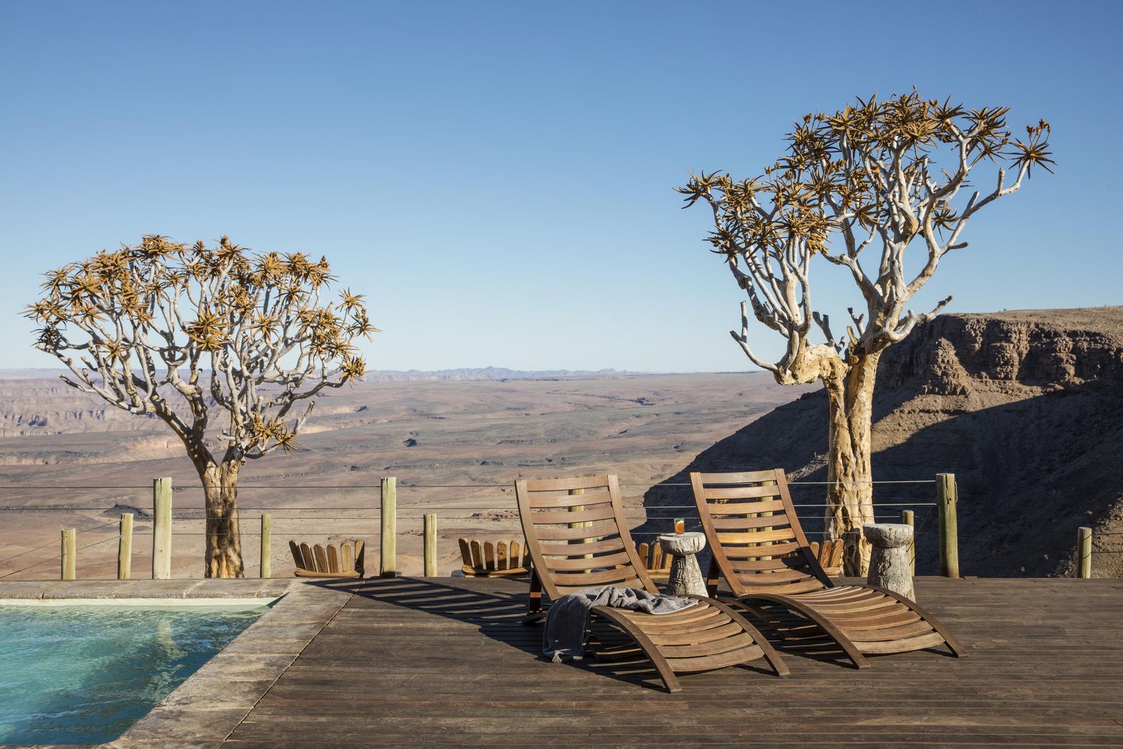 Namibie Fish River Canyon Fish River Lodge Exterior Zwembad View WE 2.jpg - Jambo Safari Club