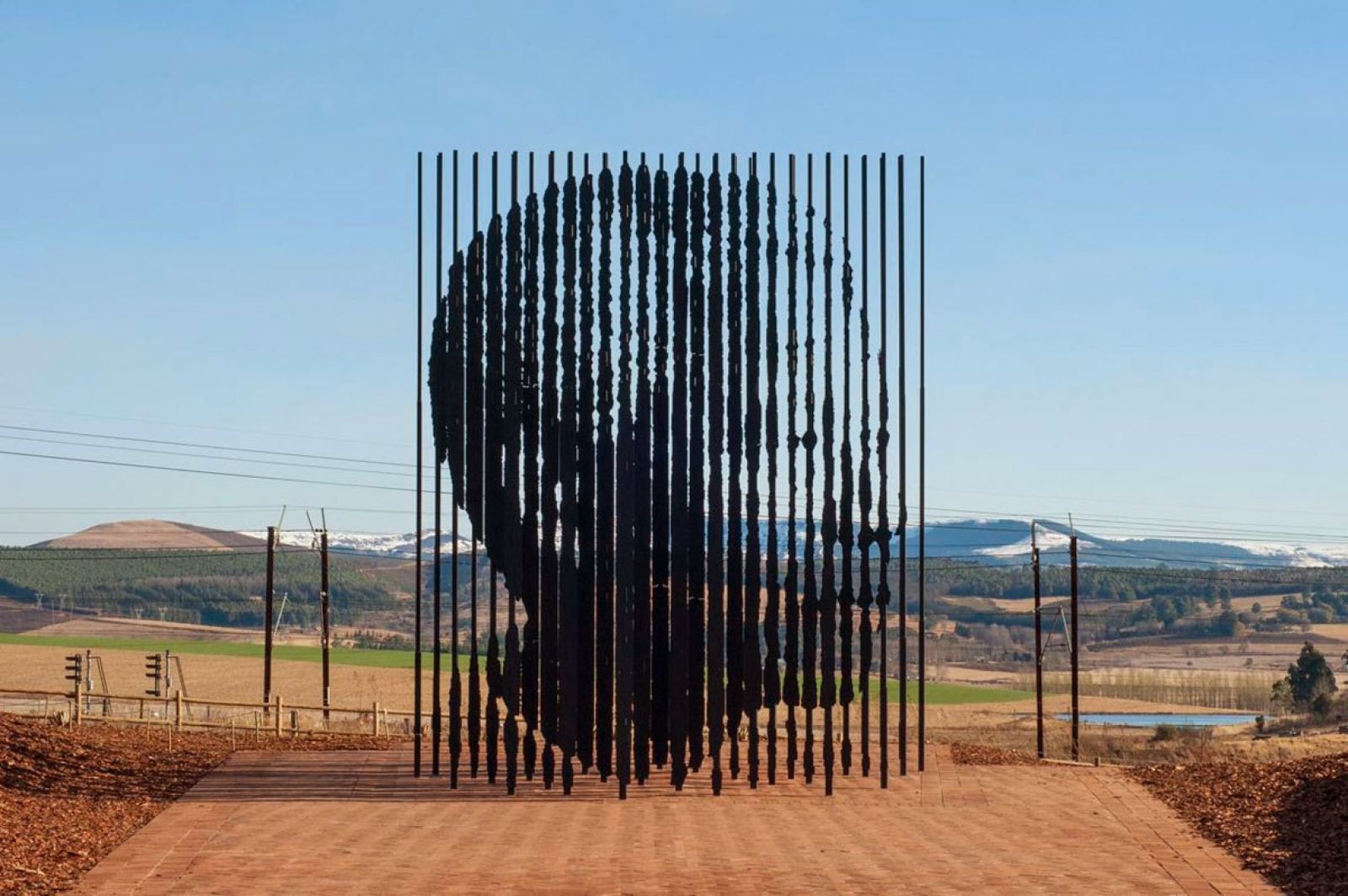 Zuid Afrika Bezienswaardigheid Howick Kunstwerk Nelson Mandela.jpg - Jambo Safari Club