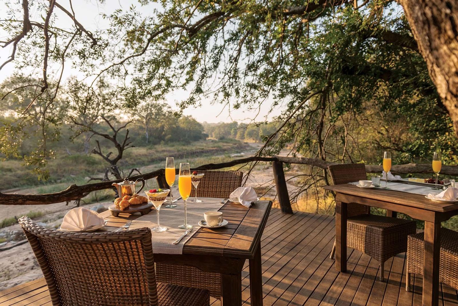 Zuid Afrika Sabi Sand Dulini Lodge Exterior Ontbijt Terras Uitzicht WE.jpg - Jambo Safari Club