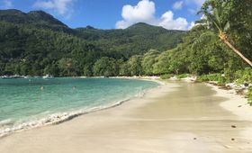 Seychellen Mahe Constance Ephelia Resort strand LB.JPG - Jambo Safari Club