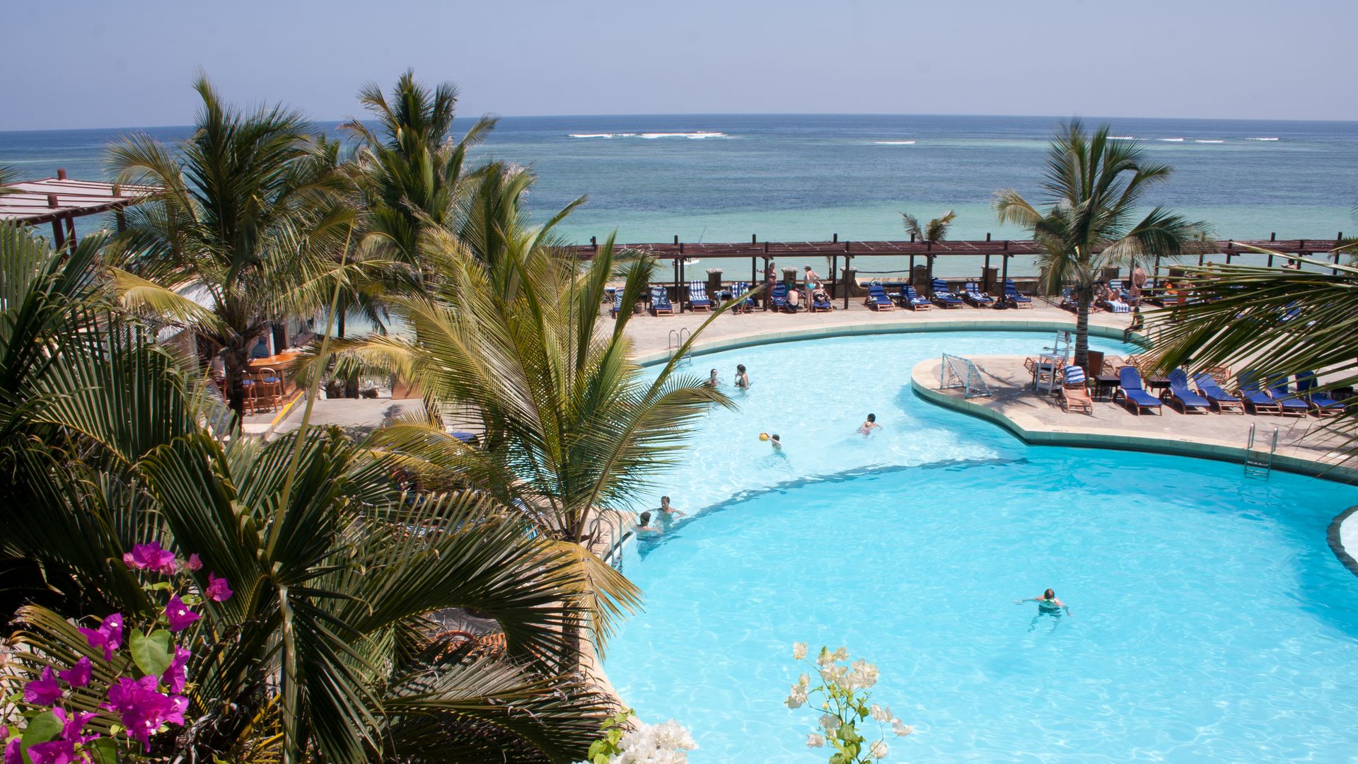 Kenia-Mombasa-Diani-Beach-Leopard-Beach-Resort-zwembad-LBR_2.jpg