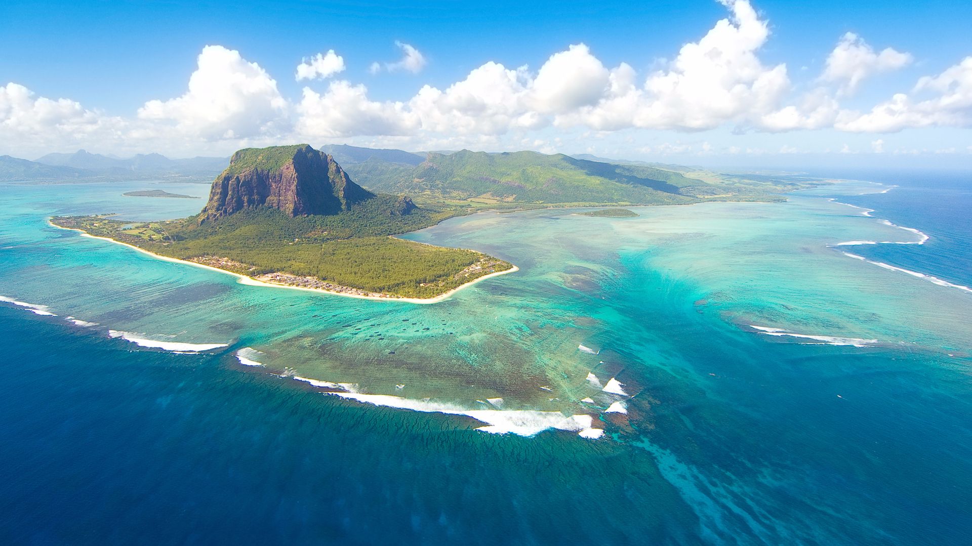 Mauritius Landschap Aerial 89122759 SH.jpg - Jambo Safari Club