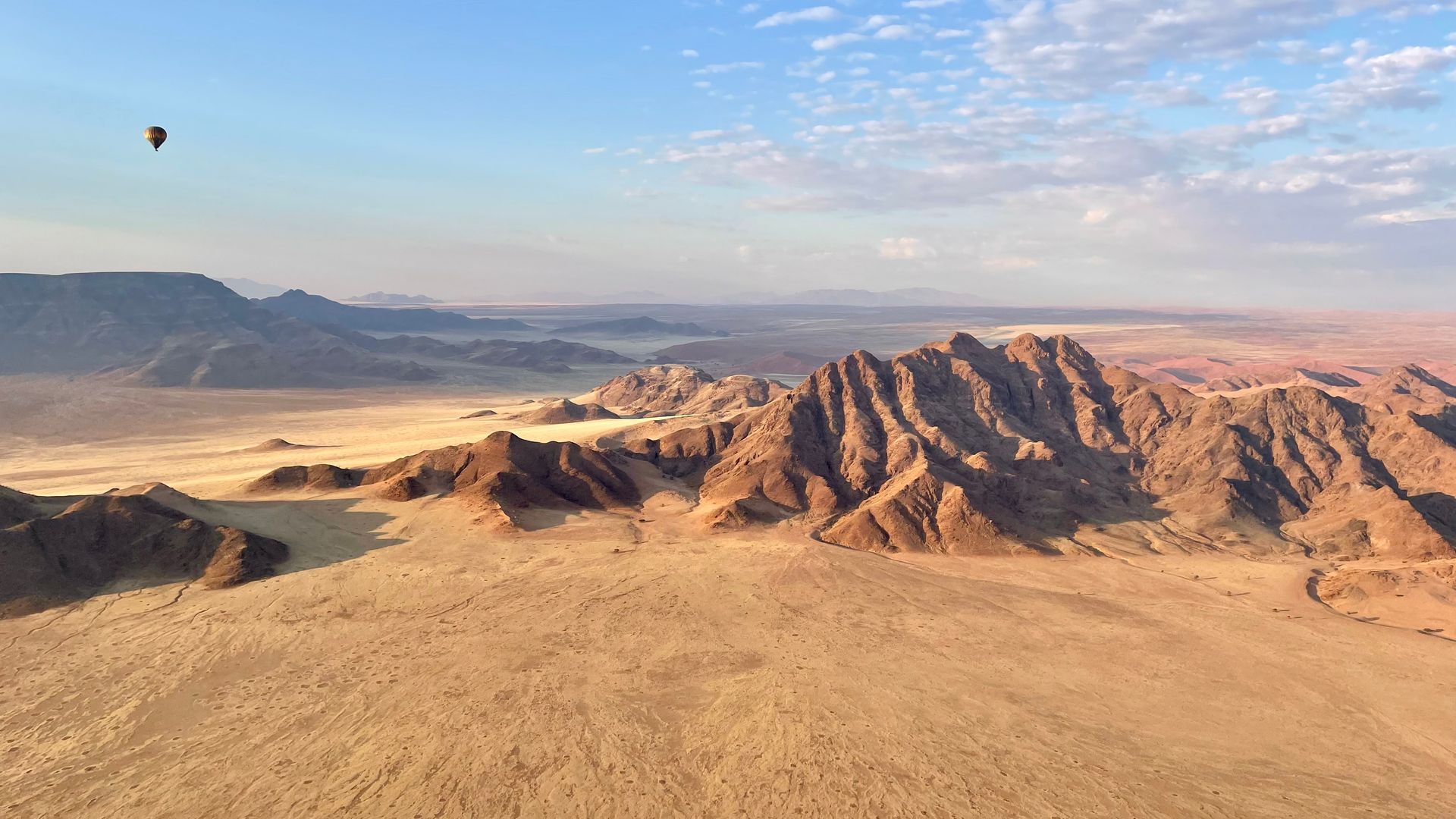 Namibie_-_Jambo_Safari_Club_-_WOLWEDANS_COLLECTION_-_Hot_air_ballooning_-_Far_far_away_Katie_Jacholke.jpeg
