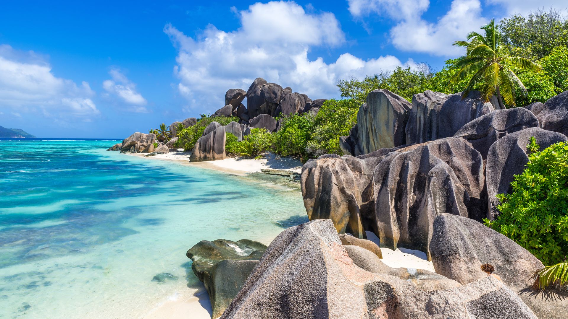 Seychellen-Landschap-SH-301441427.jpg