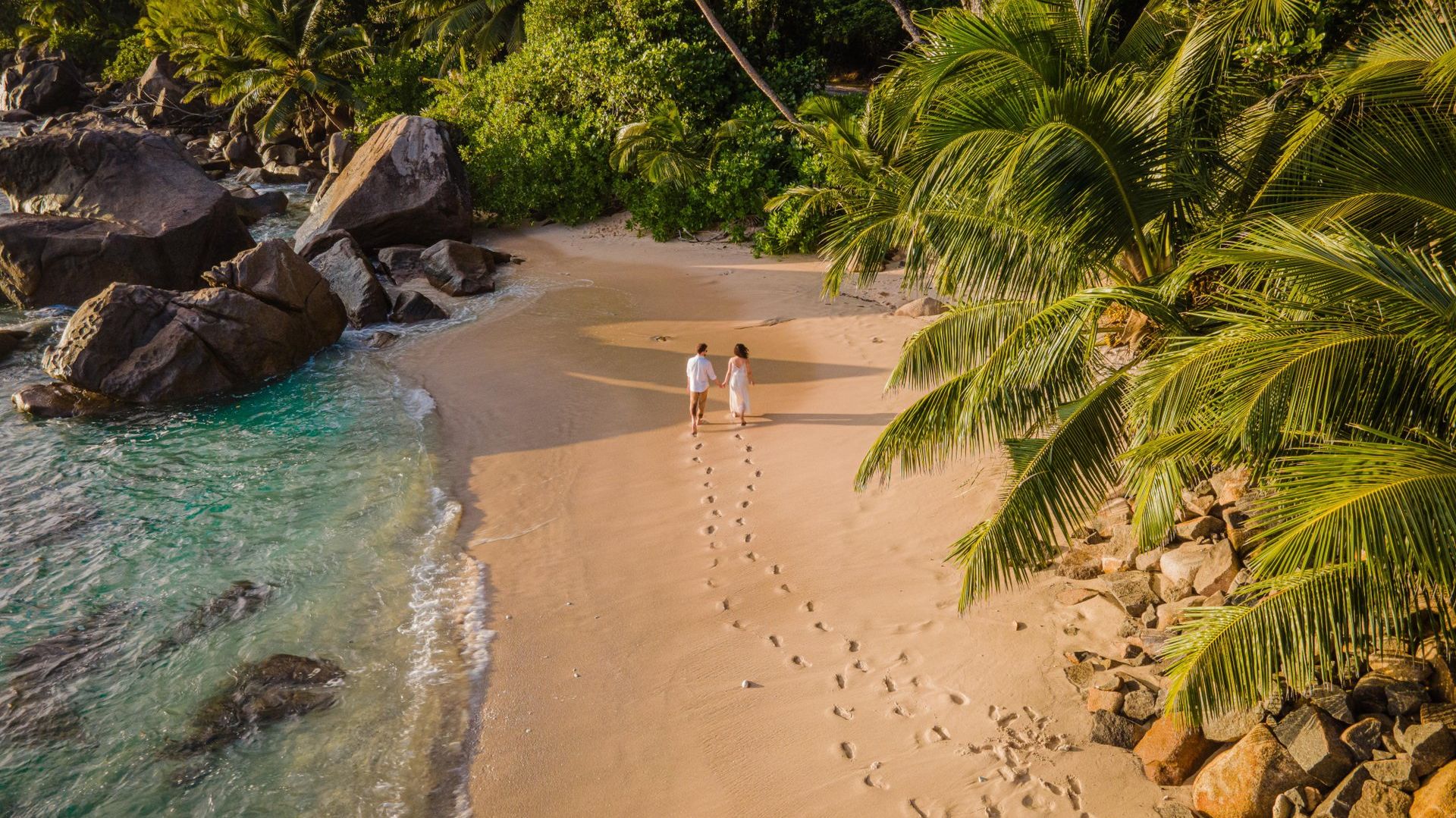 Seychellen-honeymoon-op-het-strand.jpg