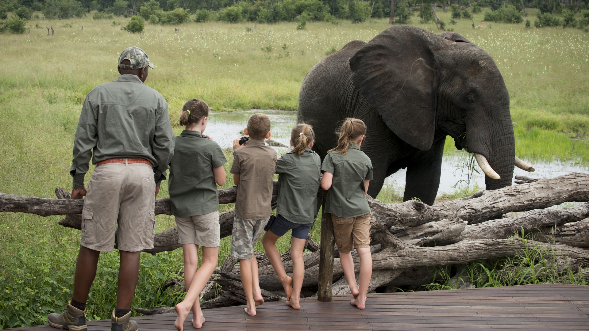 Zimbabwe Activiteiten Hwange Somalisa Acacia kinderen olifant ABC.jpg - Jambo Safari Club