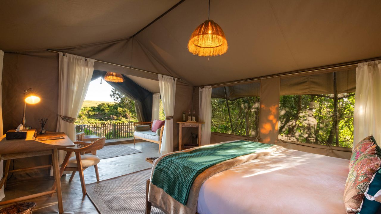 Kenia Masai Mara Rekero Camp tent interior WE.jpg - Jambo Safari Club
