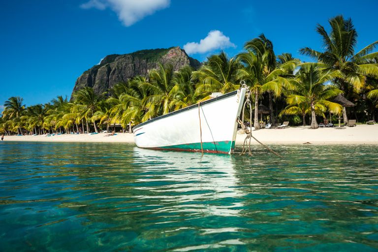 Mauritius Landschap Le Morne Brabant Bootje 398280769 SH.jpg - Jambo Safari Club