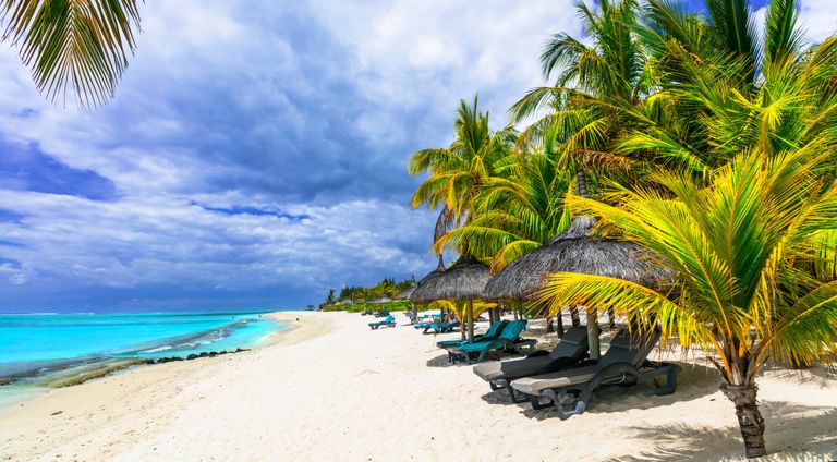 Mauritius Landschap Strand Ligbedjes 1036094734 SH.jpg - Jambo Safari Club