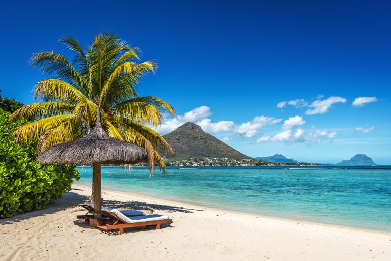 Mauritius Landschap Zee Strand Bedjes SH 6.jpg - Jambo Safari Club