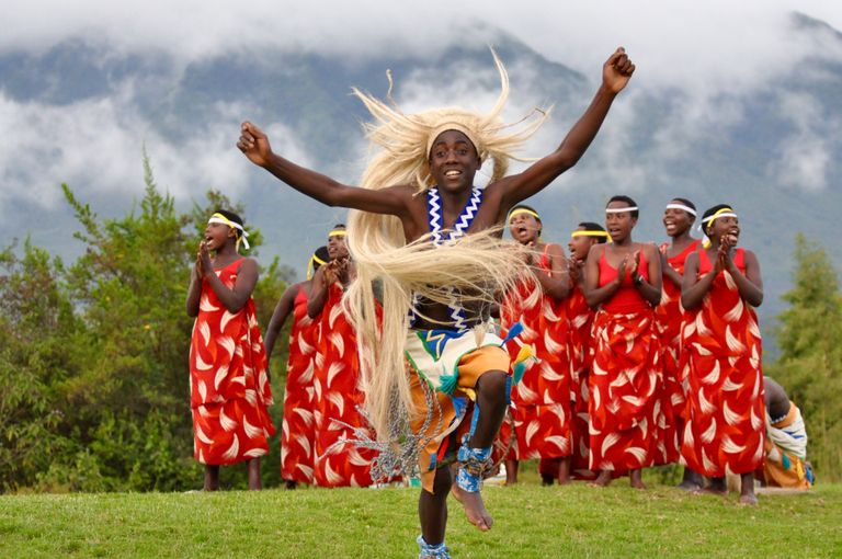 Rwanda Activiteiten Volcanoes National Park Intore dansers KS 6.jpg - Jambo Safari Club