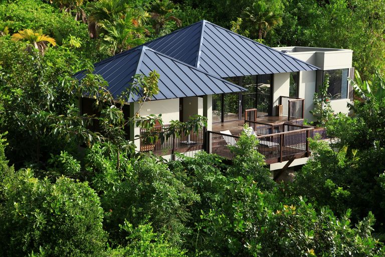 Seychellen Praslin Raffles Praslin Seychelles Garden View Pool Villa exterieur CTS.jpg - Jambo Safari Club