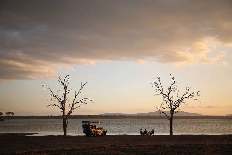 Tanzania Zuid Activiteiten sundowner.jpg - Jambo Safari Club