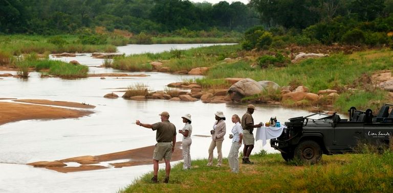 Zuid Afrika Sabi Sand Lion Sands River Lodge Activiteit Sundowner drinks.jpg - Jambo Safari Club